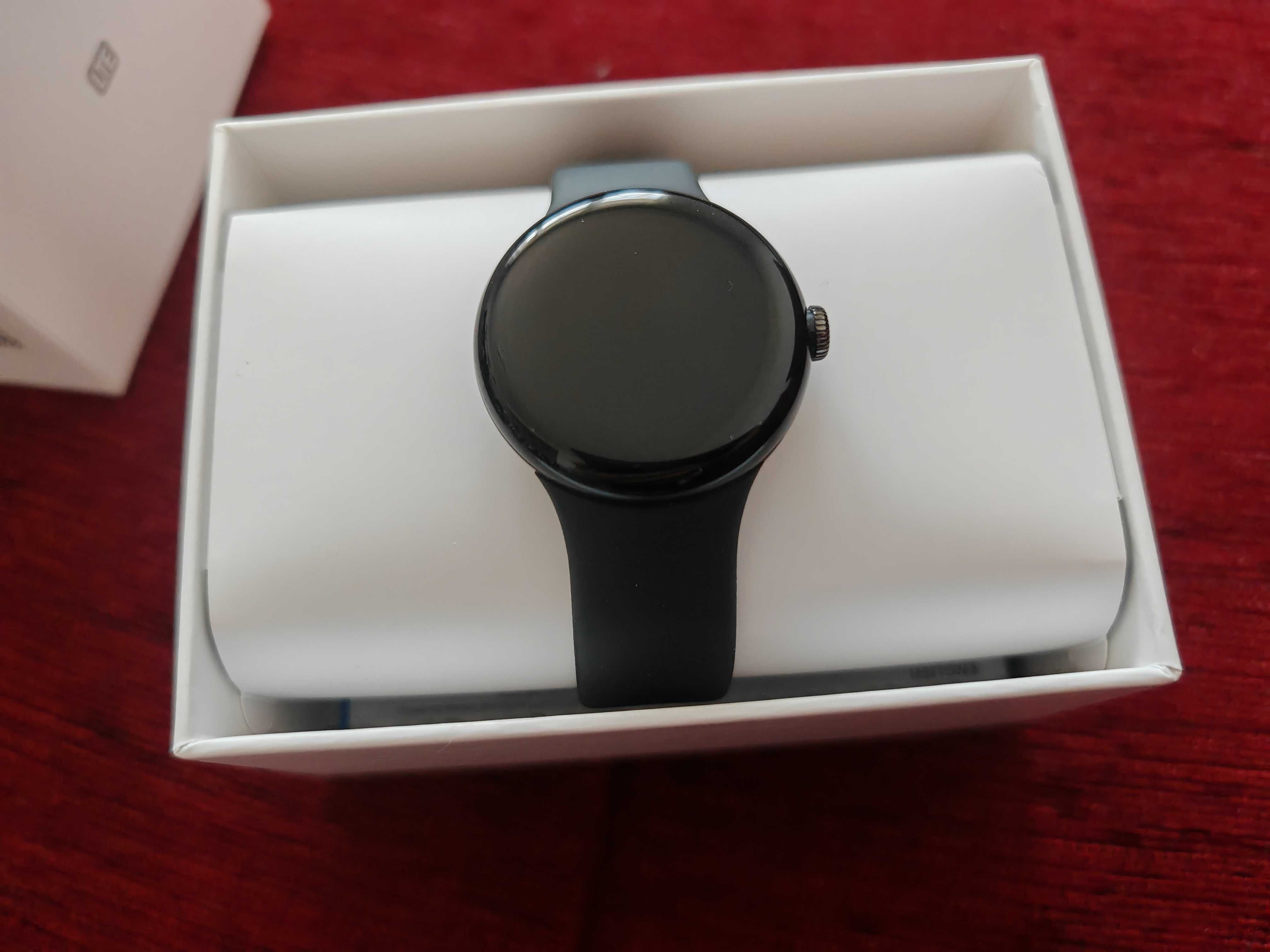 Продавам google pixel watch 1 e-sim black