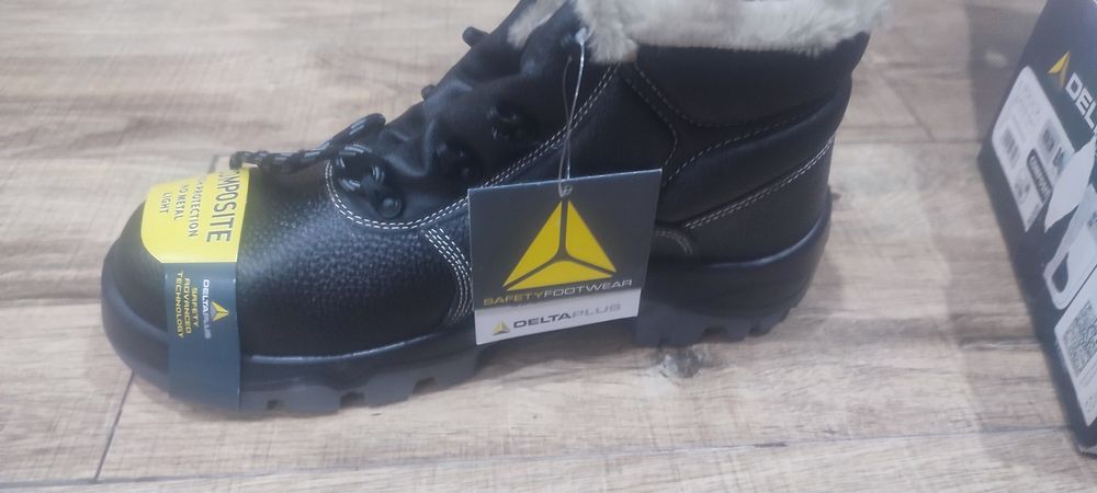 Продам зимние ботинки 42 размера