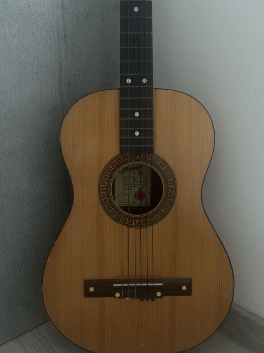 Chitară functionala tip anilor 70