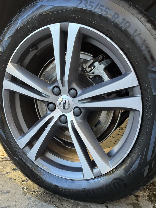 Jante cu anvelope/235/55/19 originale Volvo! Anvelopele au rulat 2 sez