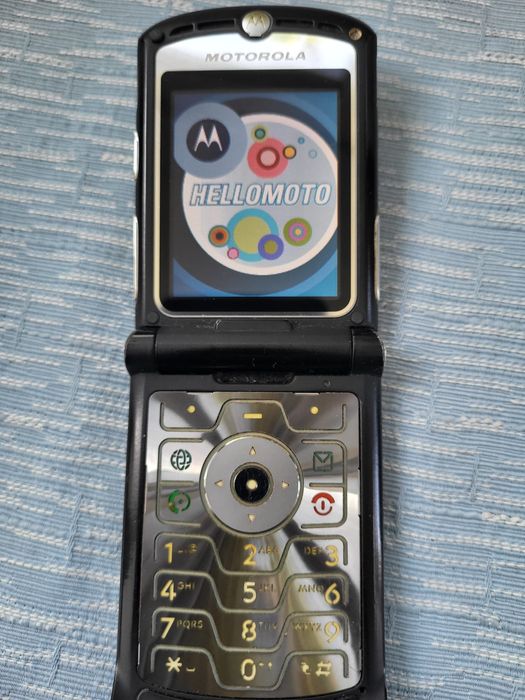 Motorola razr v3 functional . Samsung s 10 + defect !!