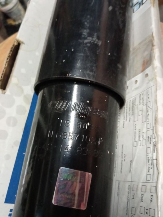 Vind două amortizoare maysan noi