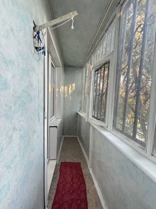 1 комн 8 мкр , 2 этаж , рядом рынок Алтай