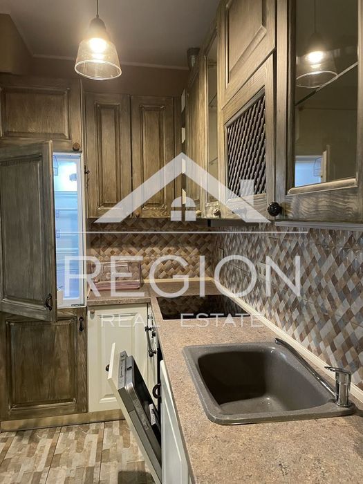 Дава се под наем Тристаен апартамент в Варна, Център - 75 кв.м за 900 € - Снимка #1