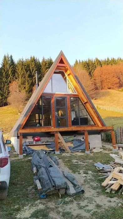Vând și realizez cabane din lemn