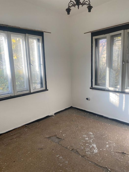 Продава се 4-стаен апартамент 158 кв.м  Пловдив/Център – 4 изложения,