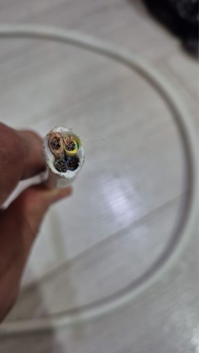 Продаю трёхжильный кабель