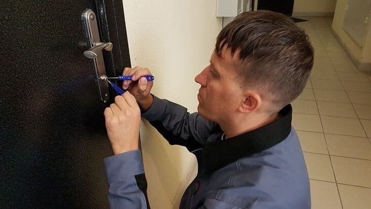 Вскрытие замков. Установка и замена замка , сердцевины, ручек.