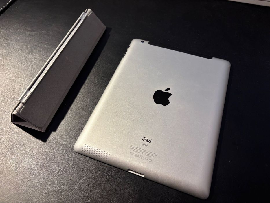 iPad (3. Generation) Wi-Fi + Cellular - перфектно състояние