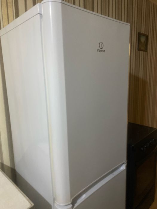 Холодильник INDESIT