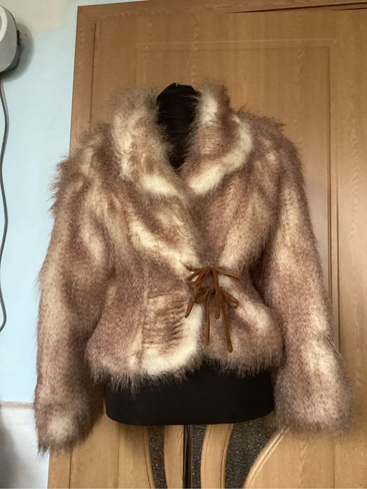 Vand haina din blana artificiala
