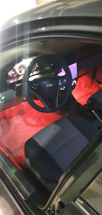 Lacetti 2012 sotiladi