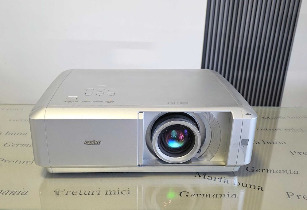 Videoproiector Sanyo PLV-Z5 - perfect functional