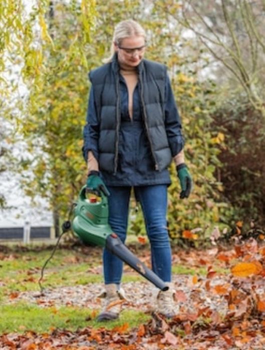 NOU Suflanta sau aspirator de frunze Bosch ALS 2400 cu accesoriile noi