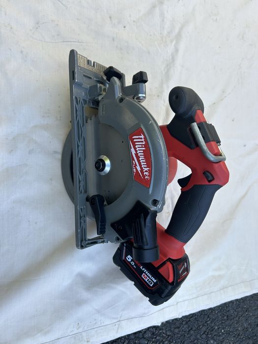 Milwaukee M18 CCS55 circular de mana