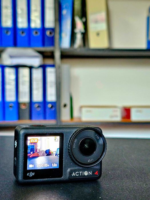 Vând camera de acțiune DJI Osmo Action 4