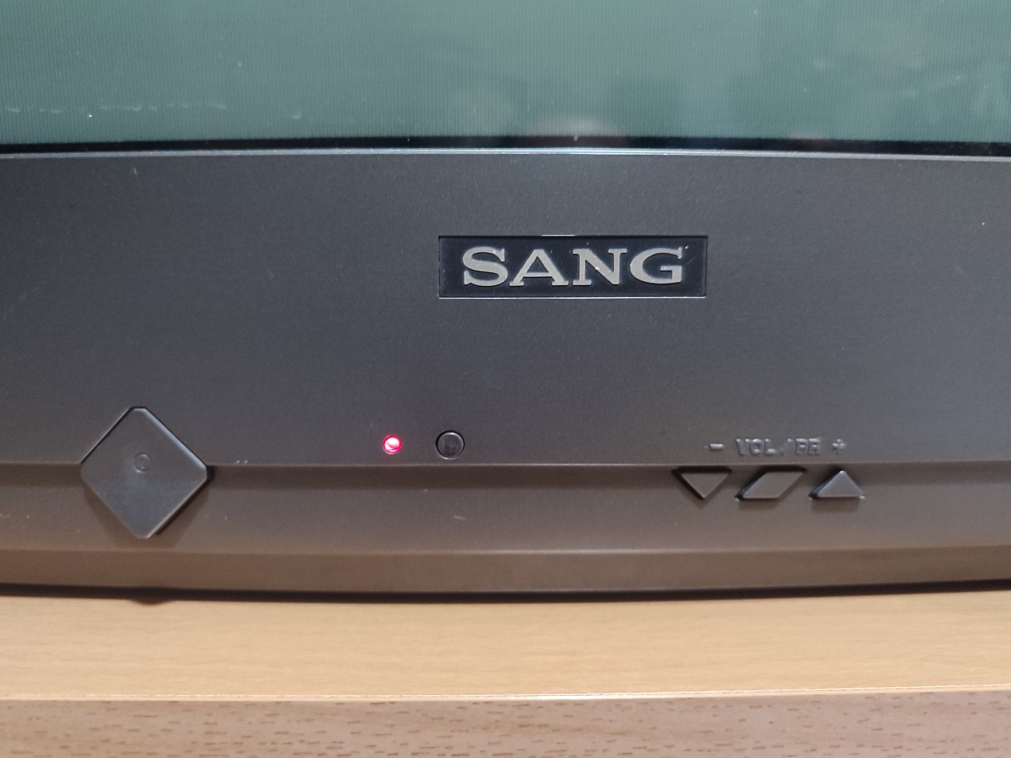 Ретро цветен телевизор SANG, модел 21 K10 TX