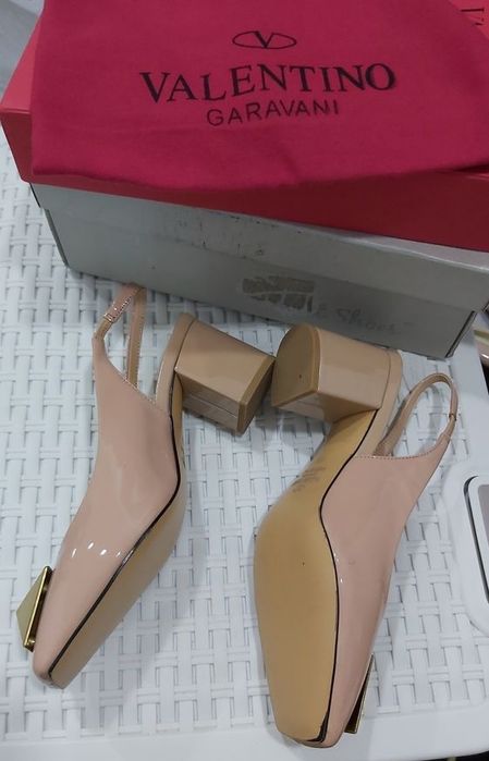 Pantofi Valentino-piele naturală-Reducere la jumătate de preț!