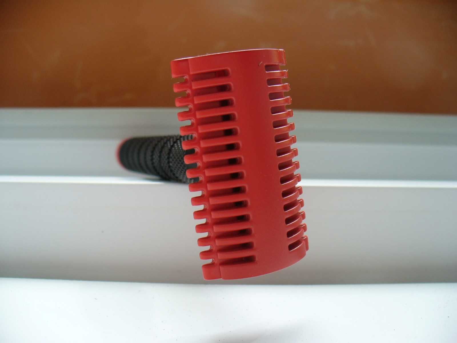 Aparat de ras clasic, Yaqi Medium Red And Black Color Shaving Razor