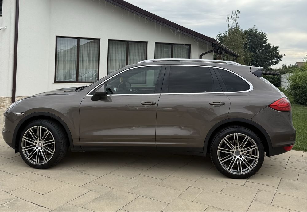 Porsche Cayenne 3.0 Diesel 2013 245 cp Panorama R21 Maro Km Reali