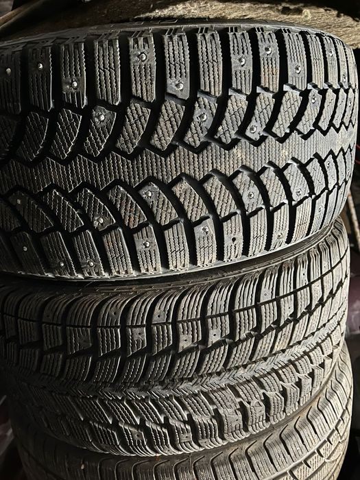 Комплект шин зимней 235/45 R17