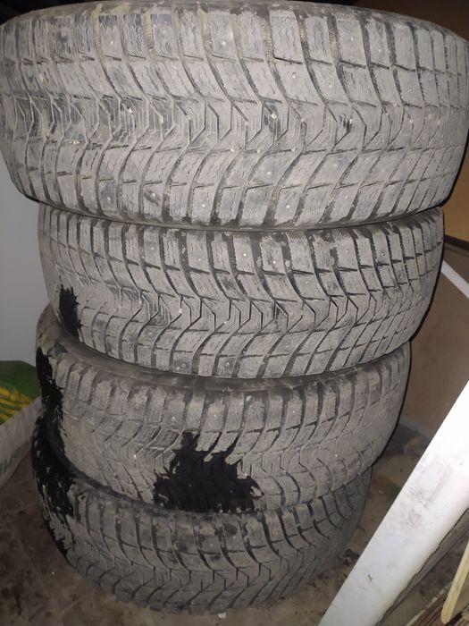 Продам шифрованную резину в хорошем состоянии 225х65х16