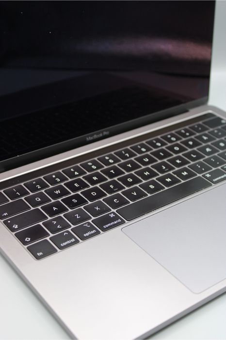 Laptop Apple MacBook Pro/ Procesor Quad/ Intel Core i5/ 8GB RAM/ 512GB