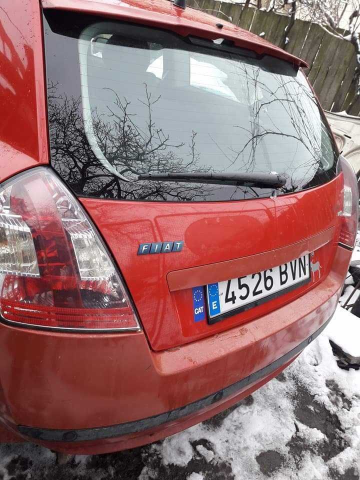 Dezmembrez Fiat Stilo 1.6  16V anul 2005