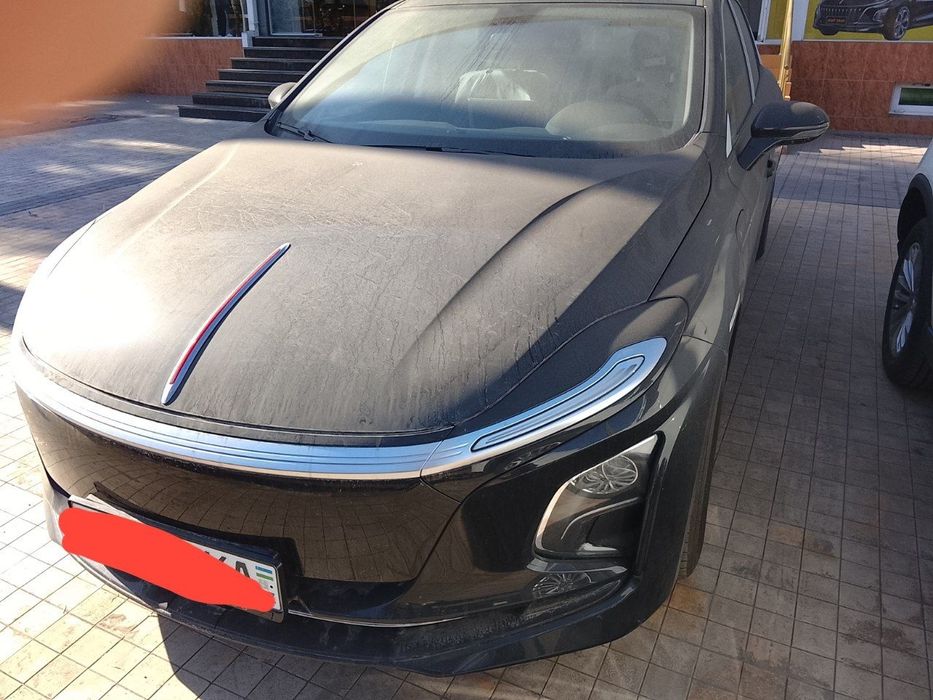 HONGQI E-QM5 рестайлинг в рассрочку либо под Яндекс такси