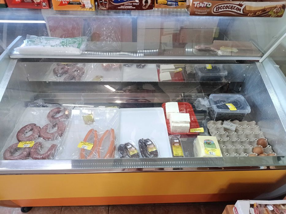 Хладилна витрина