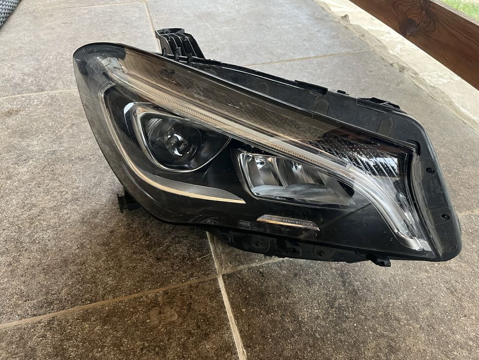 Десен фар LED за CLA Mercedes