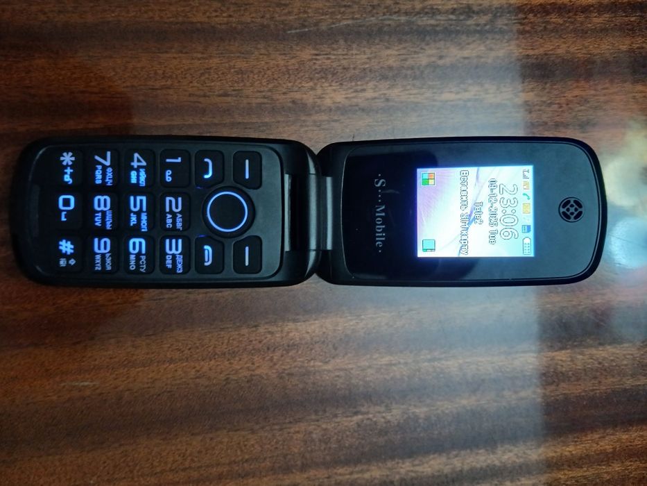 Кнопочный ,телефон.