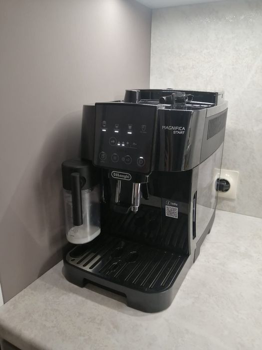 Кофемашина De'Longhi ECAM220.60.B!Кофе,который влюбляет с первой чашки