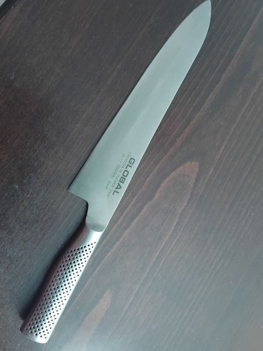 Продавам нож.Global..G 17..27.см е острието
