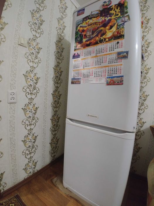Холодильник Ariston