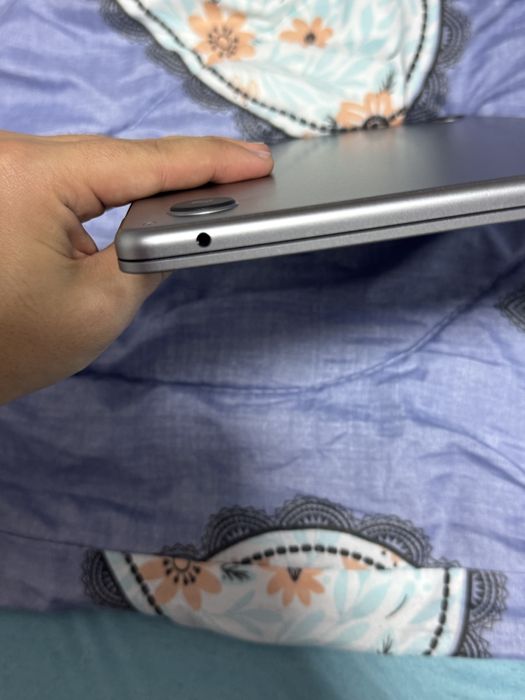 MacBook Air 13,6” M2 — 8GB RAM — Ca nou, cu garantie pana in 2026