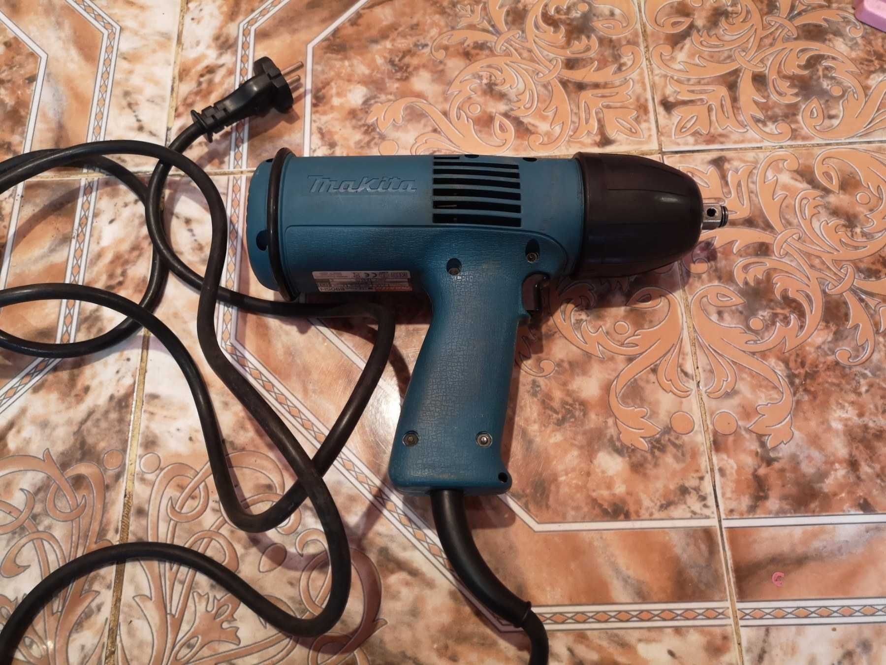 Ударен гайковерт MAKITA