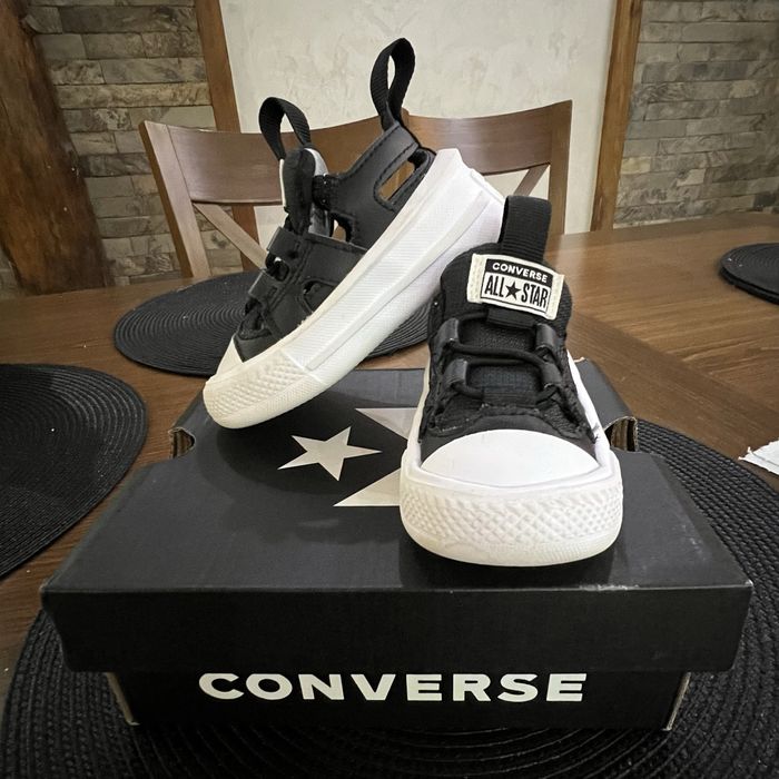 Затворени сандали Converse 20 размер