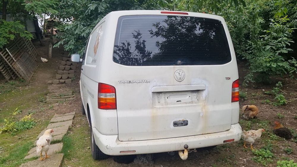 Doua Volkswagen Transporter T5