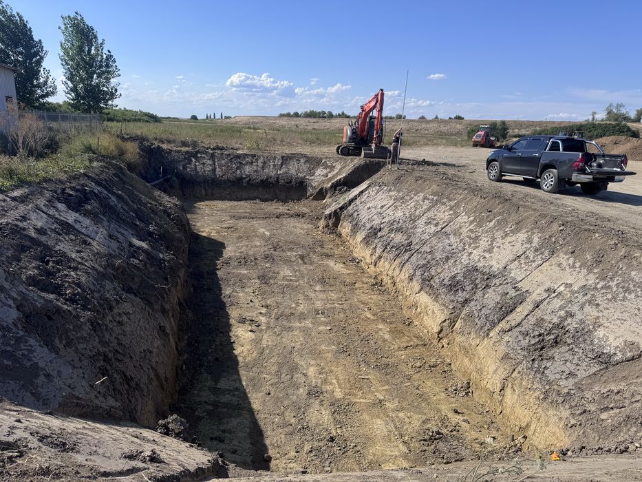 Inchiriez Autogreder/ Buldoexcavator/ Excavator / Camion/ Compactor