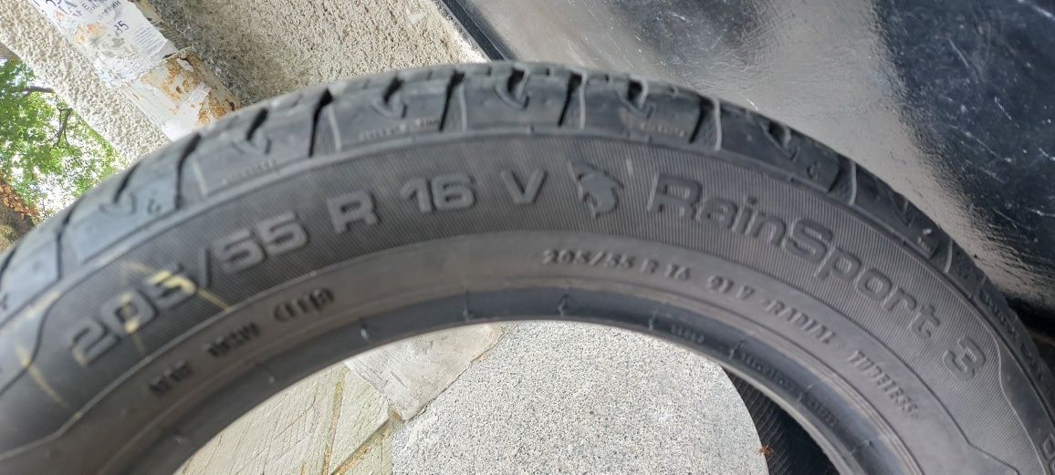 Продавам 4 бр. летни гуми Uniroyal rainsport 3. 205/55/16
