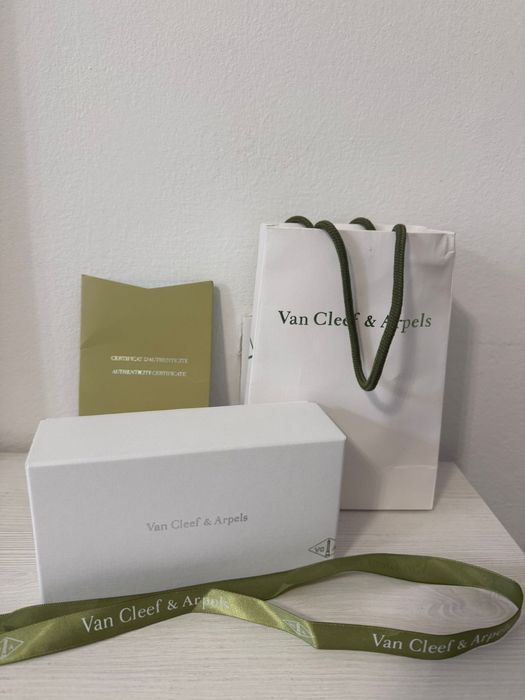 гривна Van Cleef & Arpels Alhambra