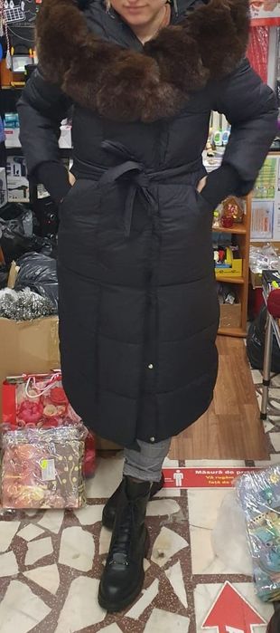 Geaca de iarna NOUA foarte lunga Neagra cu mănuși atașate fără degete