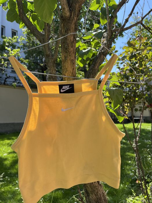 Nike жълт потник/ crop top