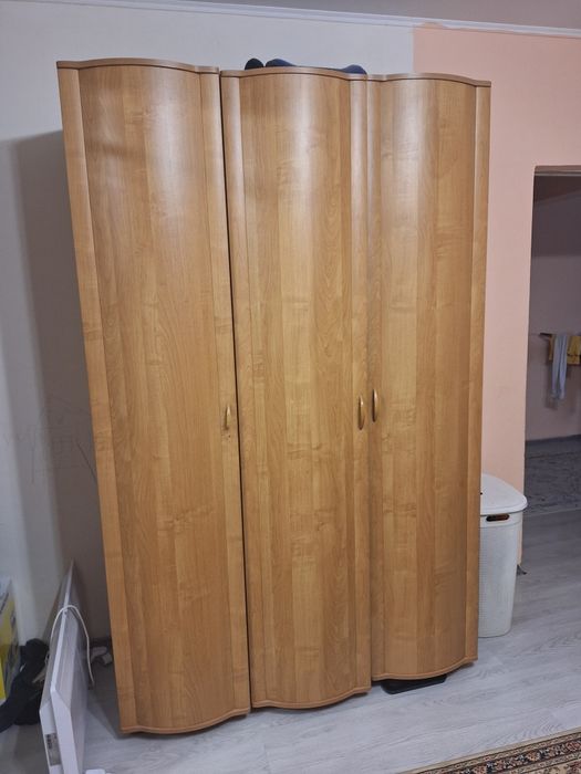 Продам хороший  шкаф б/у