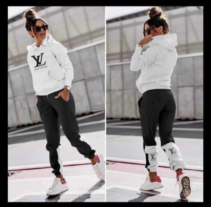 Дамски спортни екипи