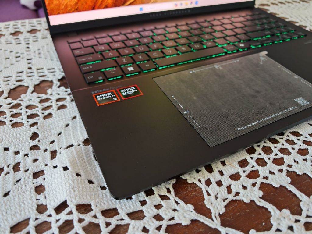 Asus Vivobook s16 OLED Ryzen AI 9 Чисто Нов!