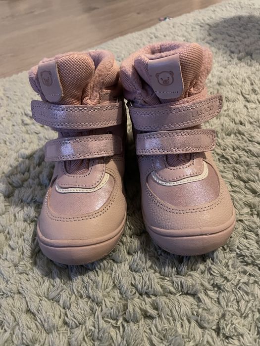 Vand bocanci noi fetite marimea 22-23