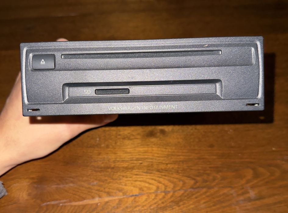 Sistem multimedia original Volkswagen – model MIB Std BT (Panasonic)