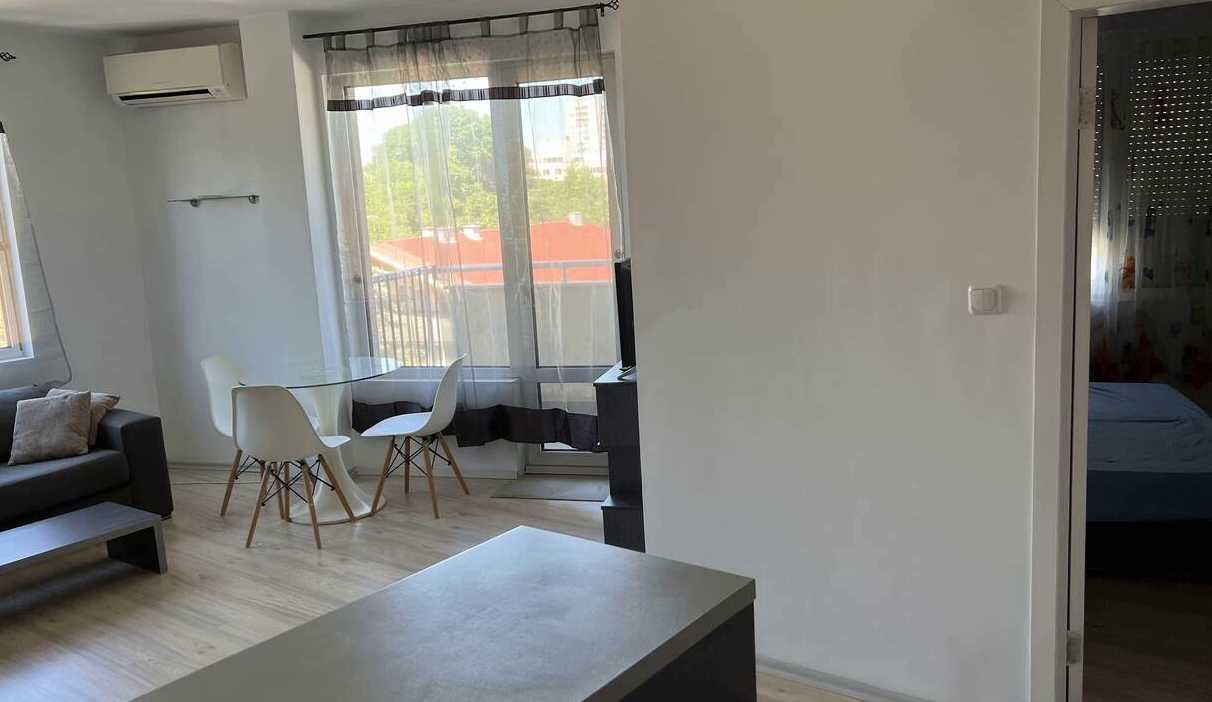 Дава се под наем Тристаен апартамент в Пловдив, Кършияка - 90 кв.м за 425 € - Снимка #2